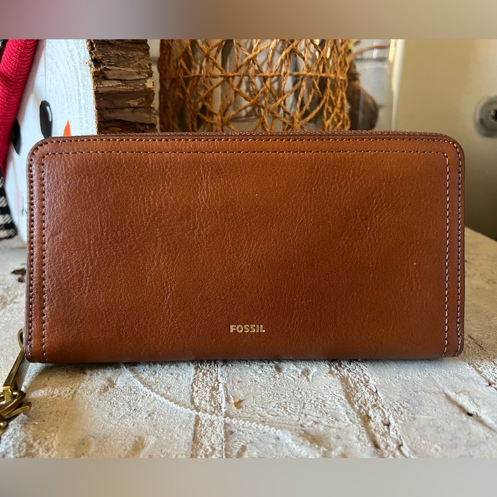 Fossil Logan RFID Zip Clutch Wallet Brown